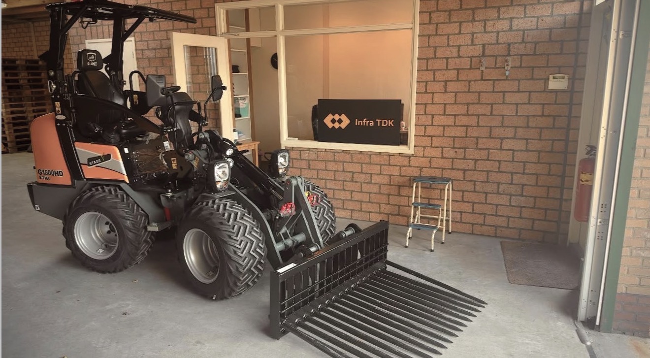 Giant G1500HD shovel van Infra TDK met palletvork